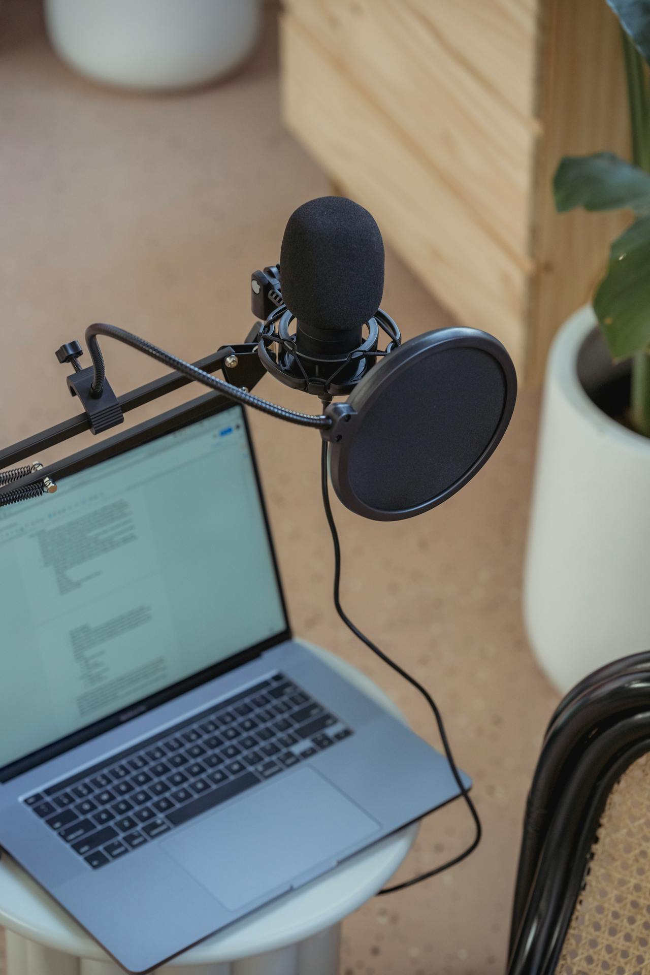 USB XLR Dynamic Podcast Microphone with Touch-Mute